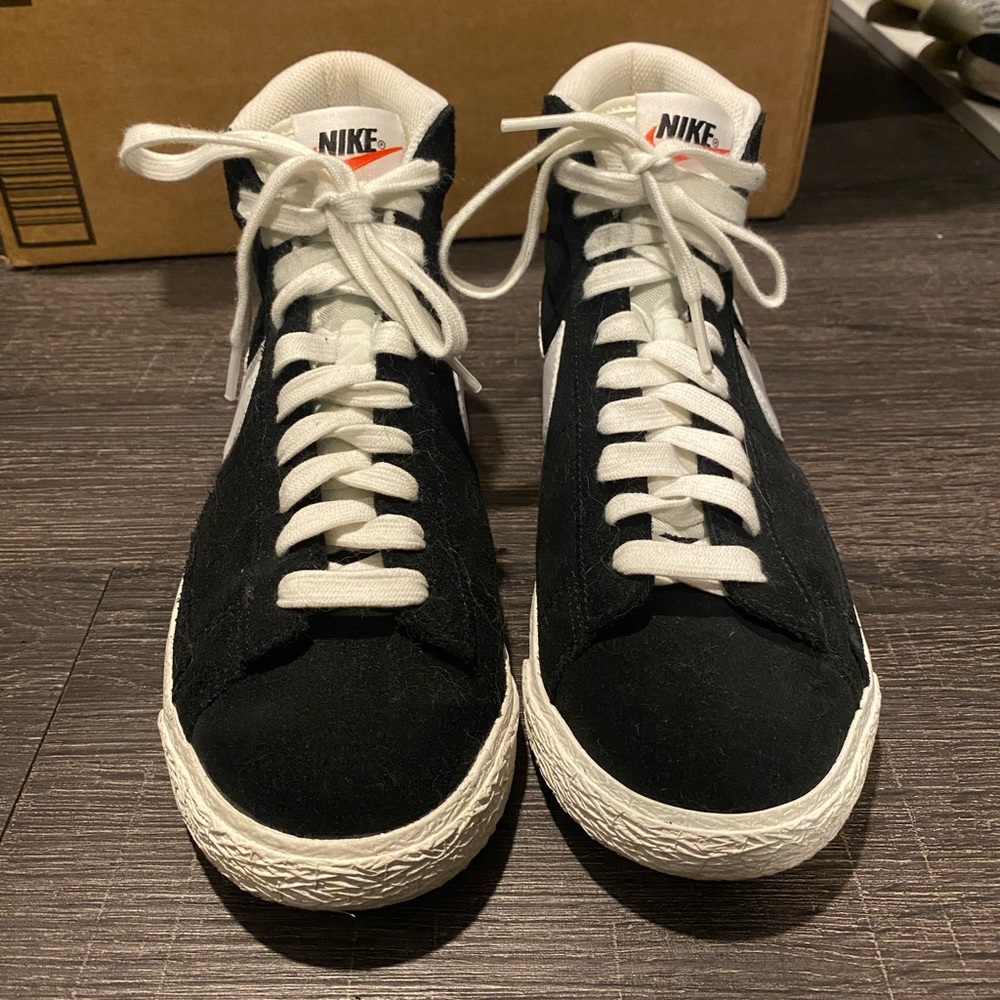 Black Nike Blazers worn once or twice! (Size youth 6, I’m a 7-7.5W and they fit)